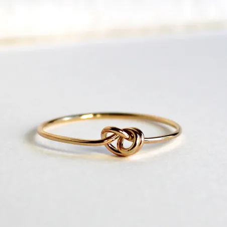 Anello Filodamore con Nodino in Oro Giallo m 10 Donna Rubinia