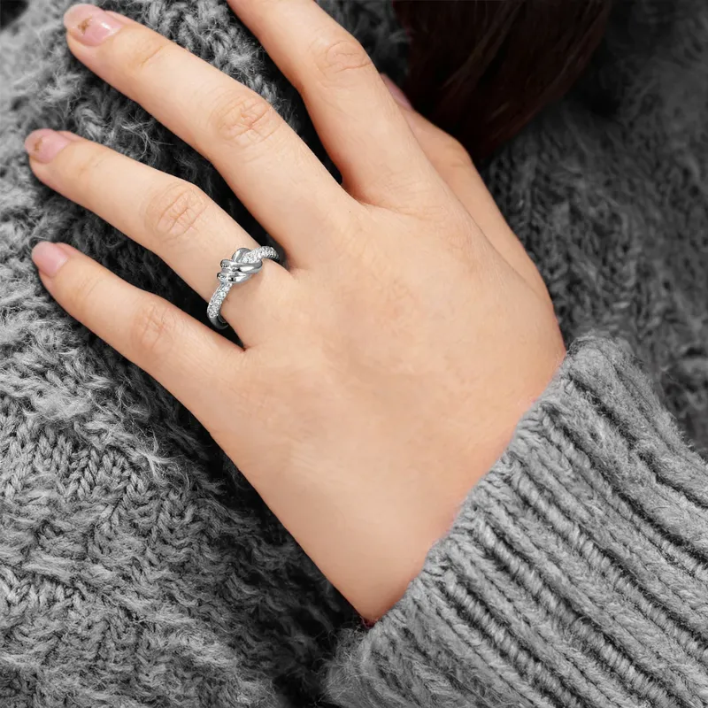 Anello Nodo d'Amore in Ottone con Zirconi m.14 Donna Amen Anello Nodo d'Amore in Ottone con Zirconi m.14 Donna Amen