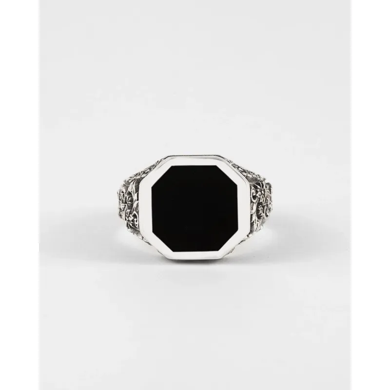Anello Chevalier Romeo in Argento con Pietra Nera Nove25 Anello Chevalier Romeo in Argento con Pietra Nera Nove25